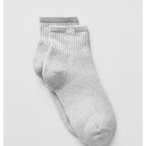 ALO Yoga Quarter Crew street sock size Medium BNWT
